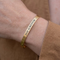 Thumbnail for Bracciale inciso — primo piano dei dettagli, oro | SKU: 2020s-g