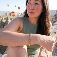 Thumbnail for Bracciale motivazionale — foto indossata in viaggio, oro | SKU: bgby-g
