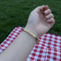 Thumbnail for Bracciale inciso — foto indossata, misura reale, oro | SKU: bgby-g