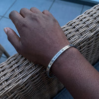 Thumbnail for Bracciale con frase — foto indossata, misura reale, argento | SKU: bgby-wg