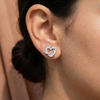 Thumbnail for Orecchini cuore — primo piano dei dettagli, argento | SKU: 4478648-platinum-plated-clear