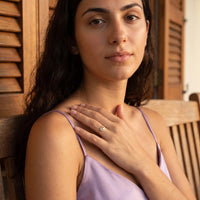 Thumbnail for Anello cuore — foto indossata nei gesti di tutti i giorni, oro | SKU: lecoeur