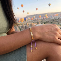 Thumbnail for Bracciale viola — foto indossata in viaggio, oro | SKU: lemauve-g