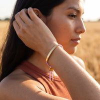 Thumbnail for Bracciale lilla — foto indossata nei gesti di tutti i giorni, oro | SKU: lemauve-g