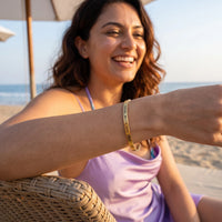 Thumbnail for Bracciale inciso — foto indossata in una giornata di relax, oro | SKU: lbat-g