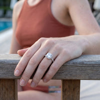 Thumbnail for Anello halo — foto indossata in una giornata di relax, argento | SKU: 497131-4.5-silver