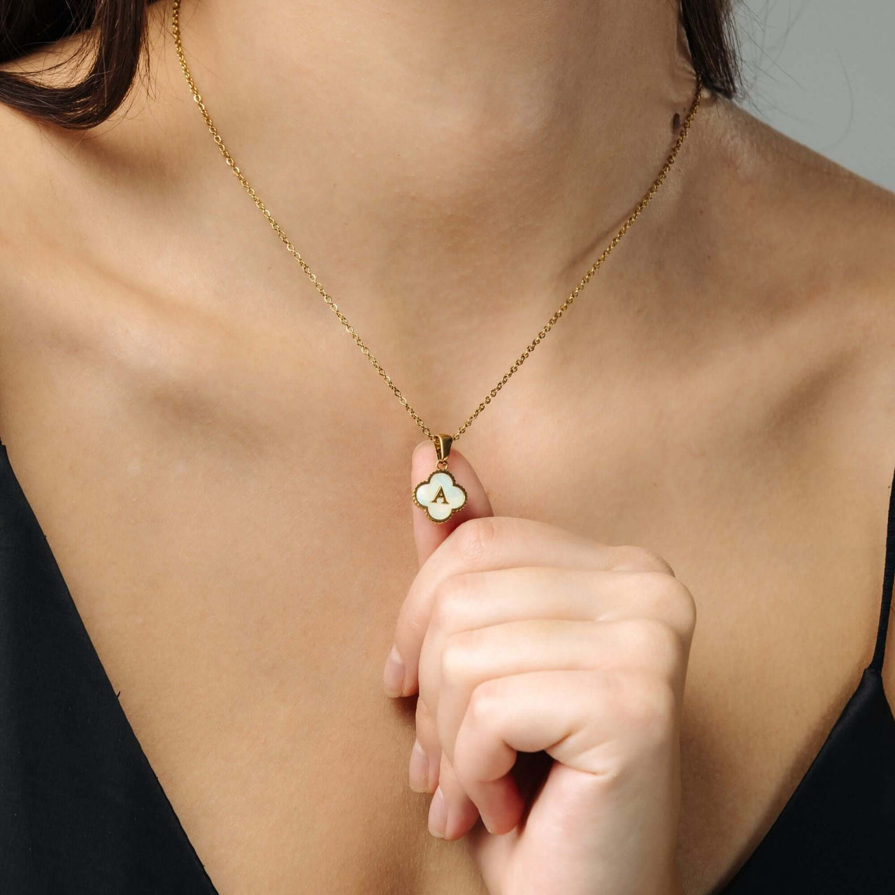 Collana quadrifoglio con iniziale
