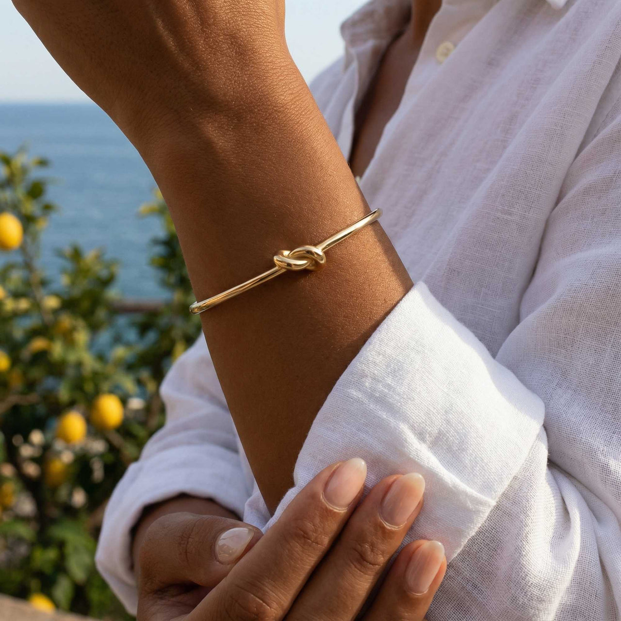 Bracciale rigido con nodo