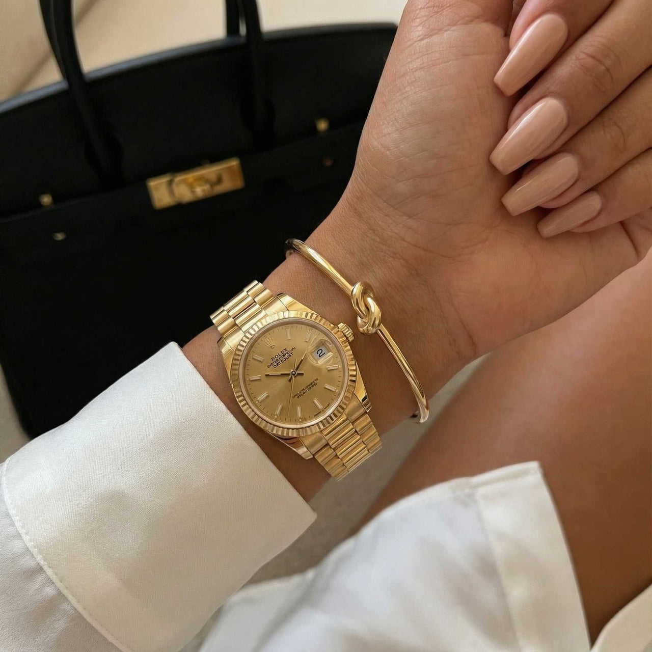 Bracciale rigido con nodo
