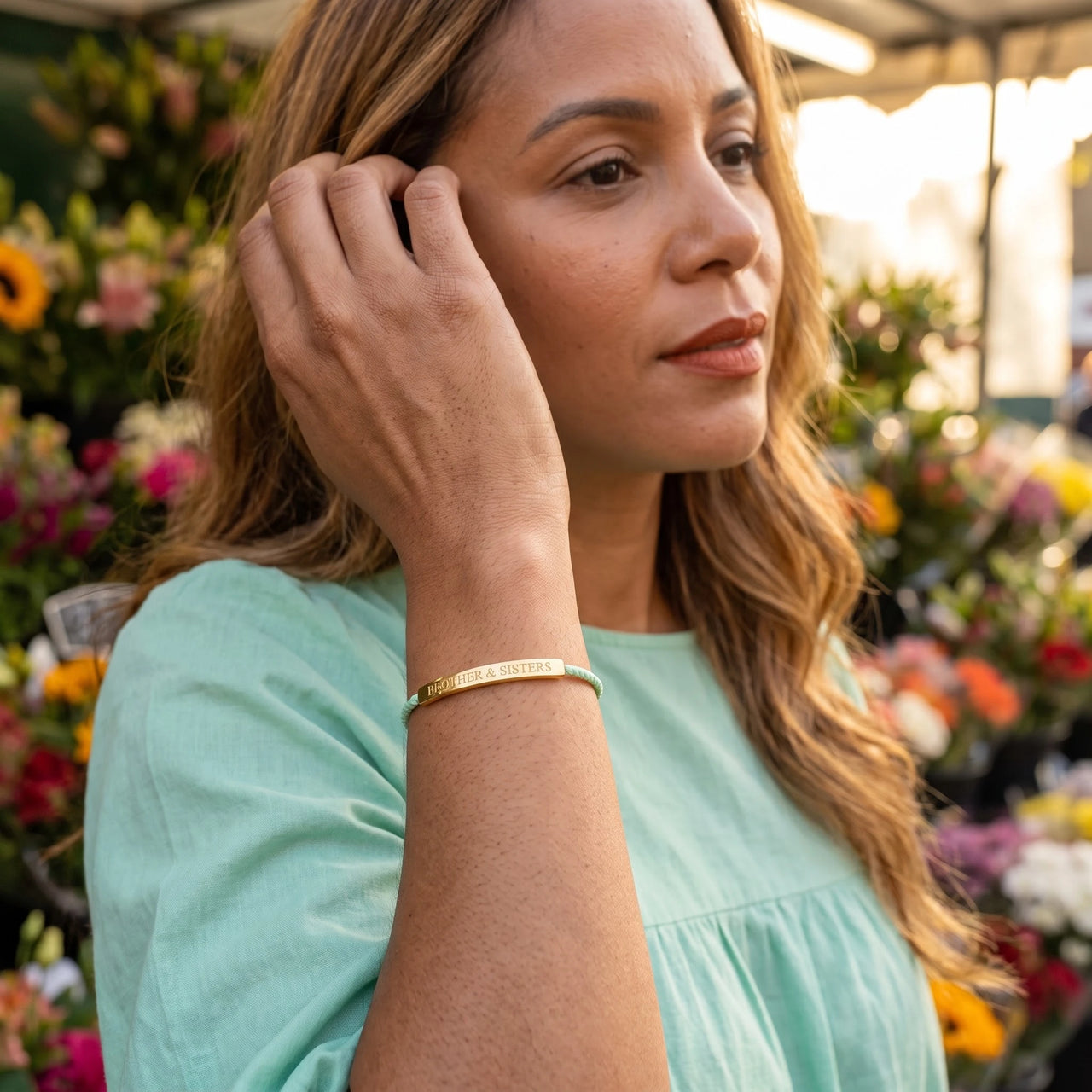 La Menthe, gold bracelet — worn gesture | SKU: lamenthe-g