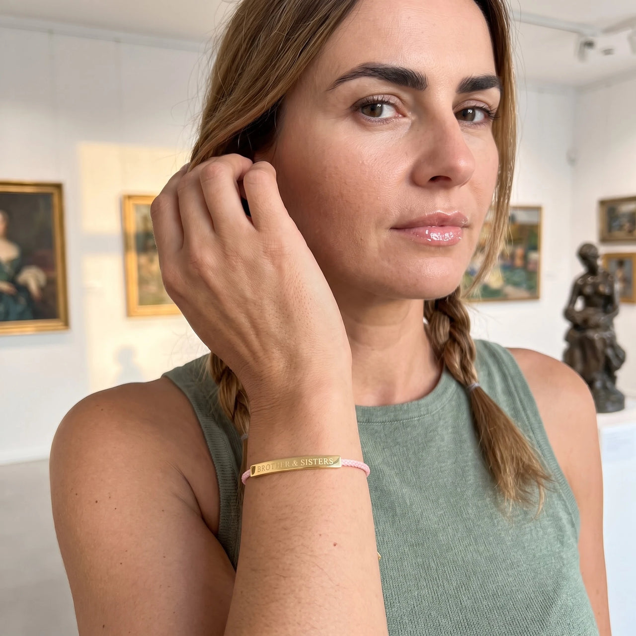 Le Corail, gold bracelet — worn gesture | SKU: lecorail-g