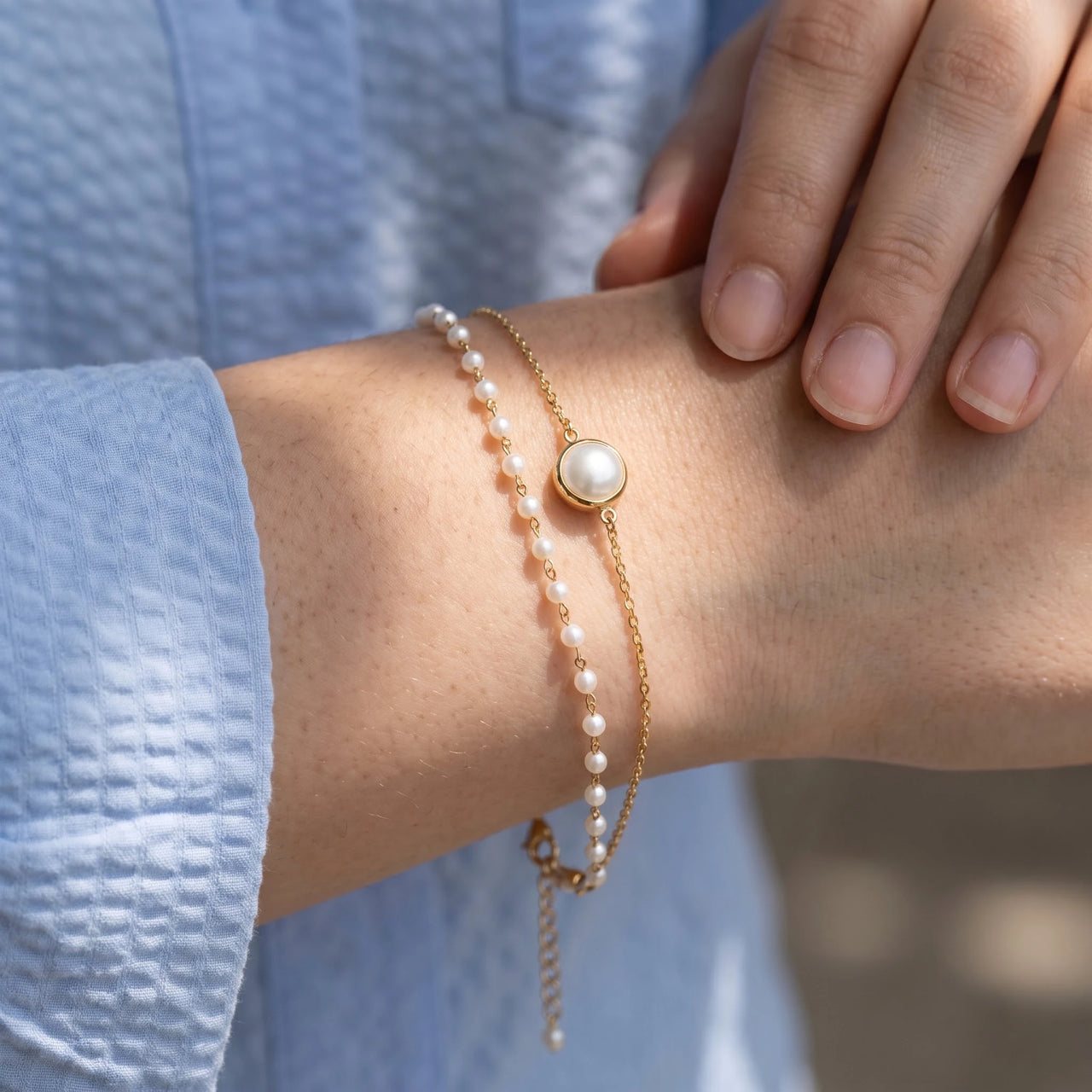The Pure, gold bracelet — close up | SKU: l-epure