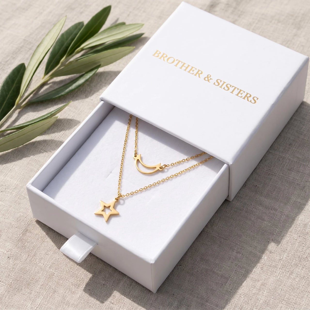 Moon & Star Necklace, gold necklace — gift box | SKU: letoile-g