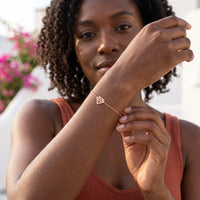 Thumbnail for Bracciale acciaio donna — foto indossata nei gesti di tutti i giorni, oro rosa | SKU: 11662607-rose-gold