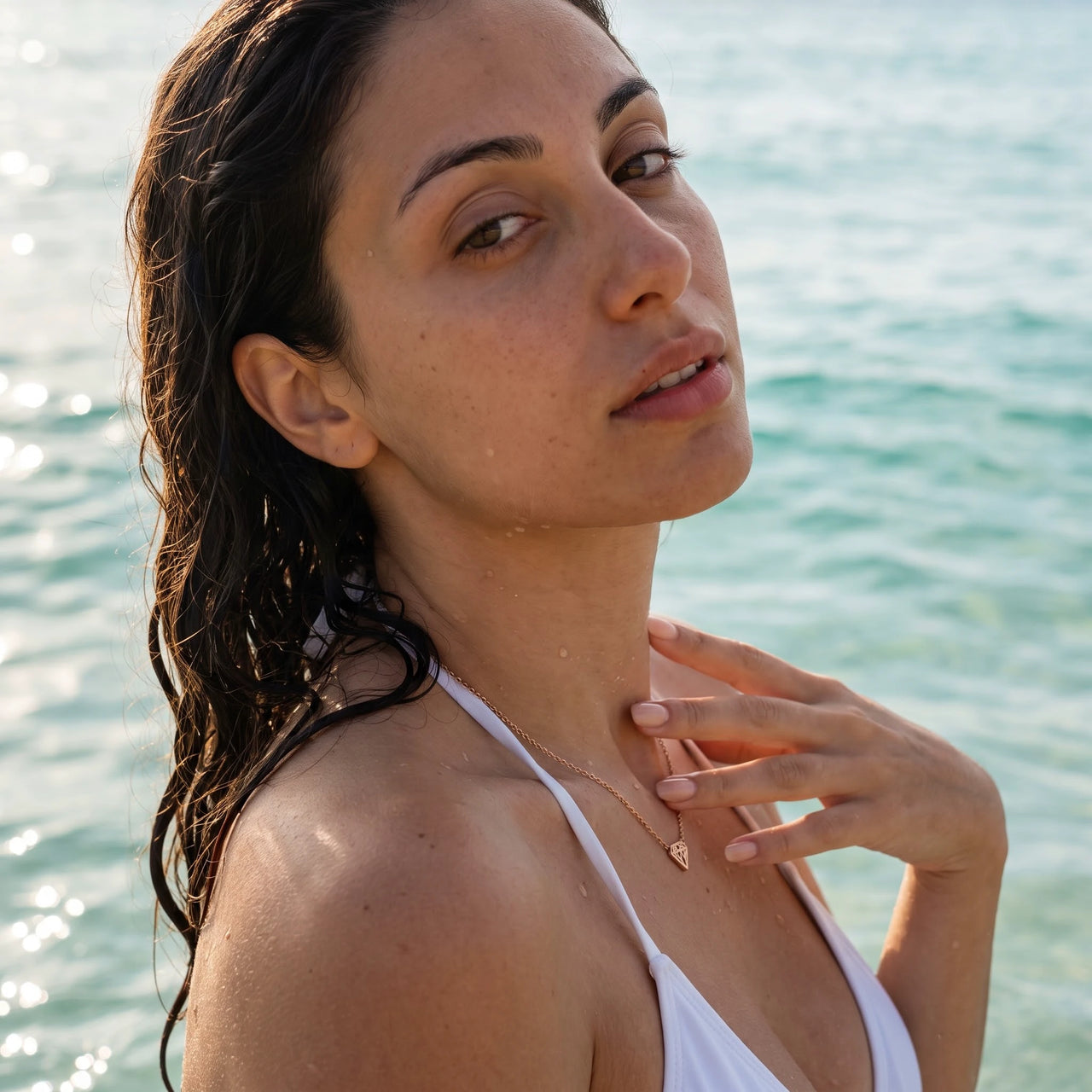 Collana geometrica — foto indossata in acqua, waterproof, oro rosa | SKU: 12791388-rose-gold