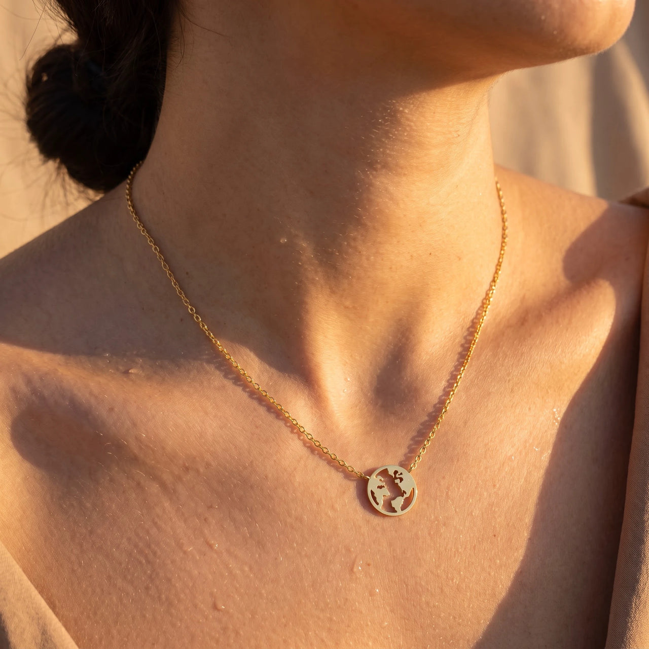 Collana mondo — primo piano dei dettagli, oro | SKU: 22173453-gold