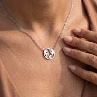 Thumbnail for Regalo per chi ama viaggiare — primo piano dei dettagli, argento | SKU: 22173453-white-gold