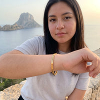 Thumbnail for Bracciale con scritta — foto indossata in viaggio, oro | SKU: lymab-g