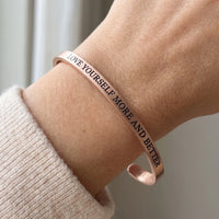 Thumbnail for Bracciale rigido — primo piano dei dettagli, oro rosa | SKU: lymab-rg