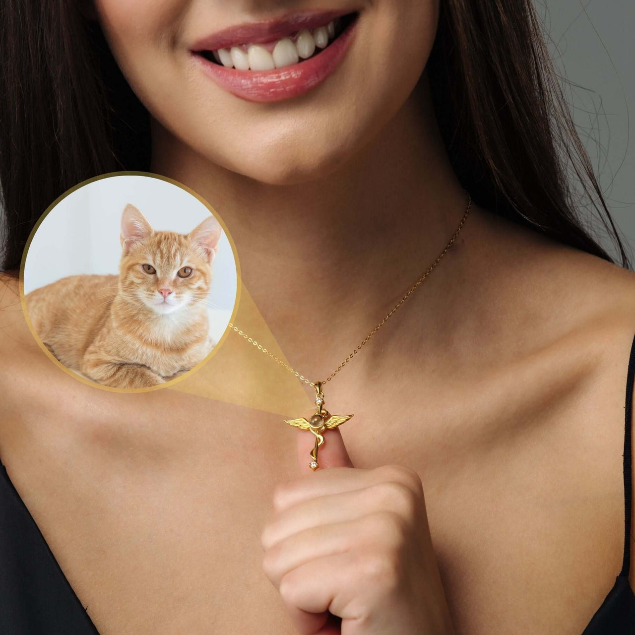 Protection Photo Necklace featuring a lens that displays a beloved cat, designed by Brother & Sisters.
