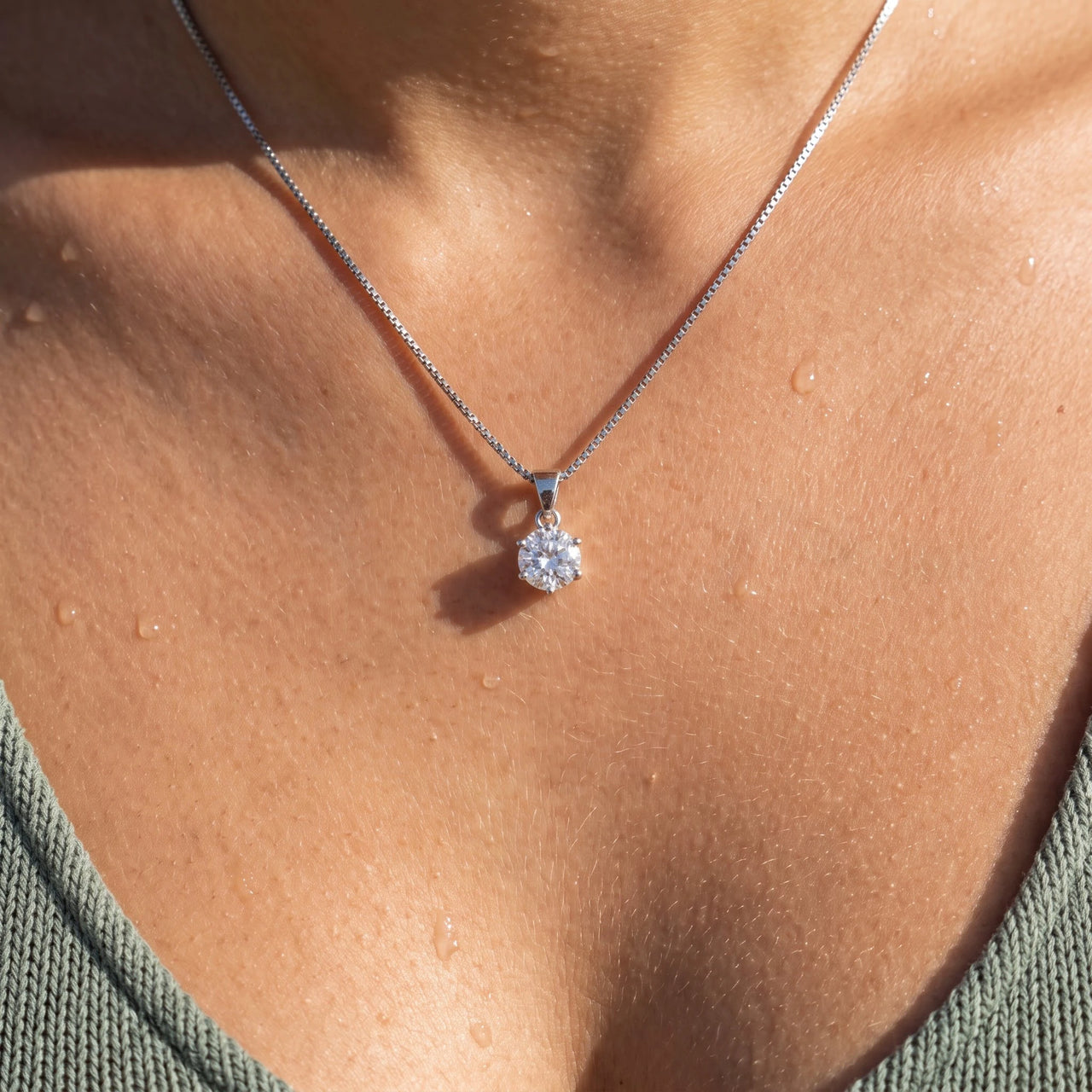 Close-up of the silver necklace worn on the skin | SKU: 505665