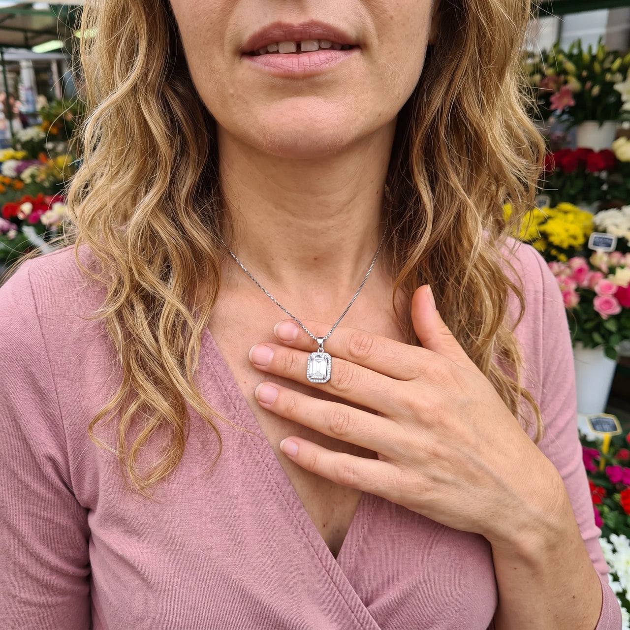Collana con ciondolo — foto indossata nei gesti di tutti i giorni, argento | SKU: 22559056