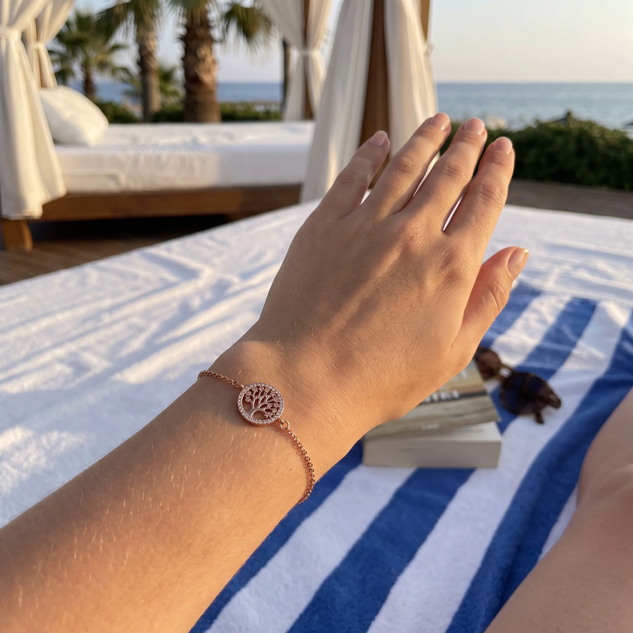 Albero della vita gioiello — foto indossata, misura reale, oro rosa | SKU: 18963309-rose-gold